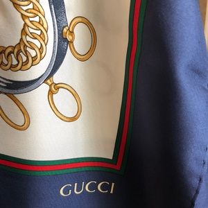 Vintage large Gucci silk scarf-In beautiful condition